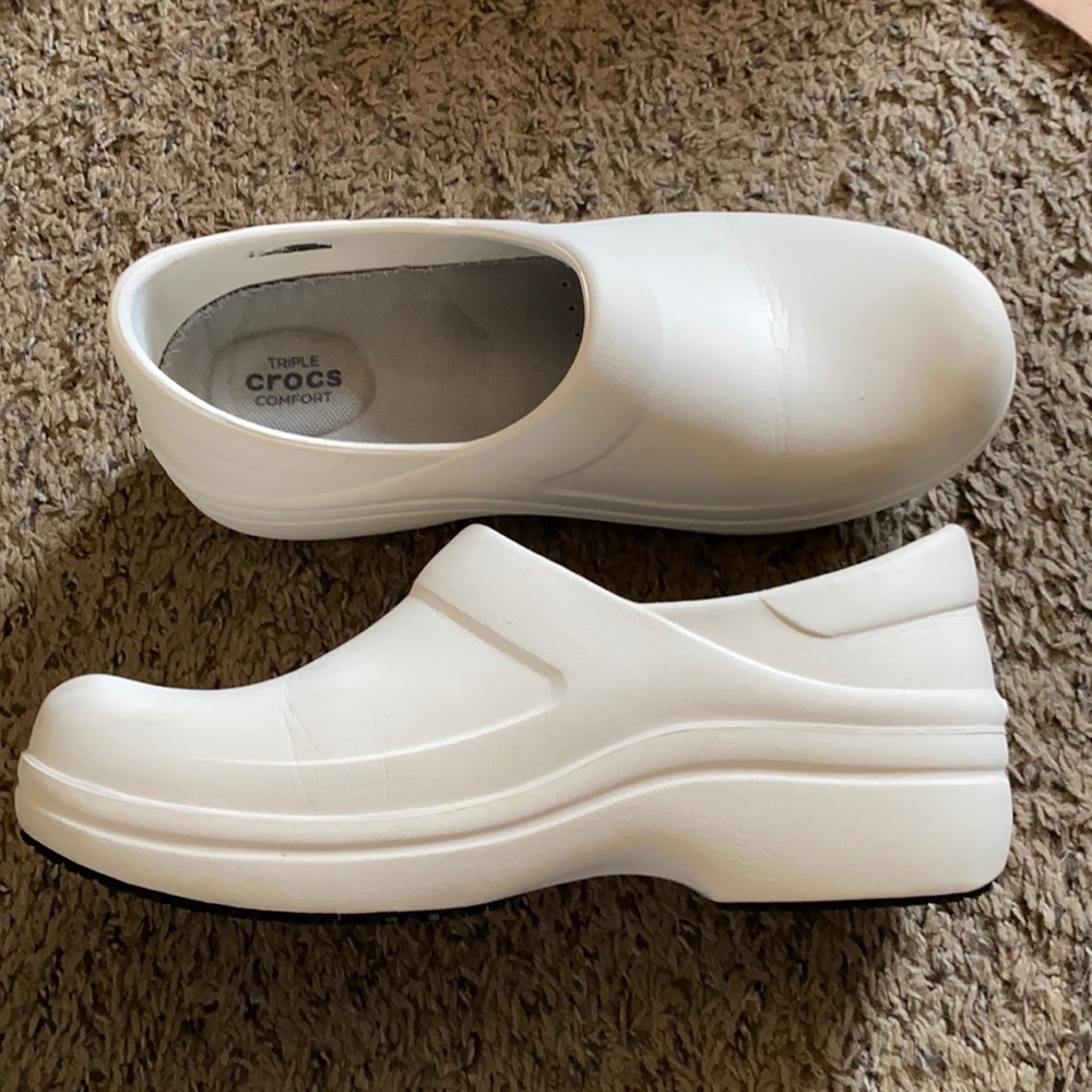 Nursing Crocs sz 9